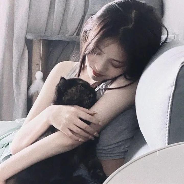 拿针的女孩